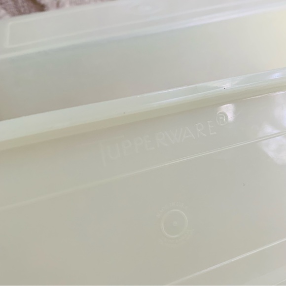 Vintage clear Tupperware Velvetta Cracker holder. Made in the USA - Picture 5 of 8